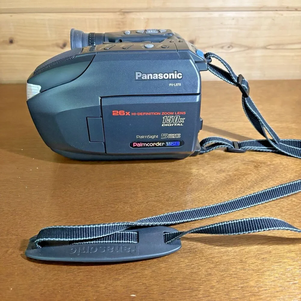 Panasonic PV-L559 VHS-C Analog Camcorder Parts Only Camera, Bag, Manuel Included